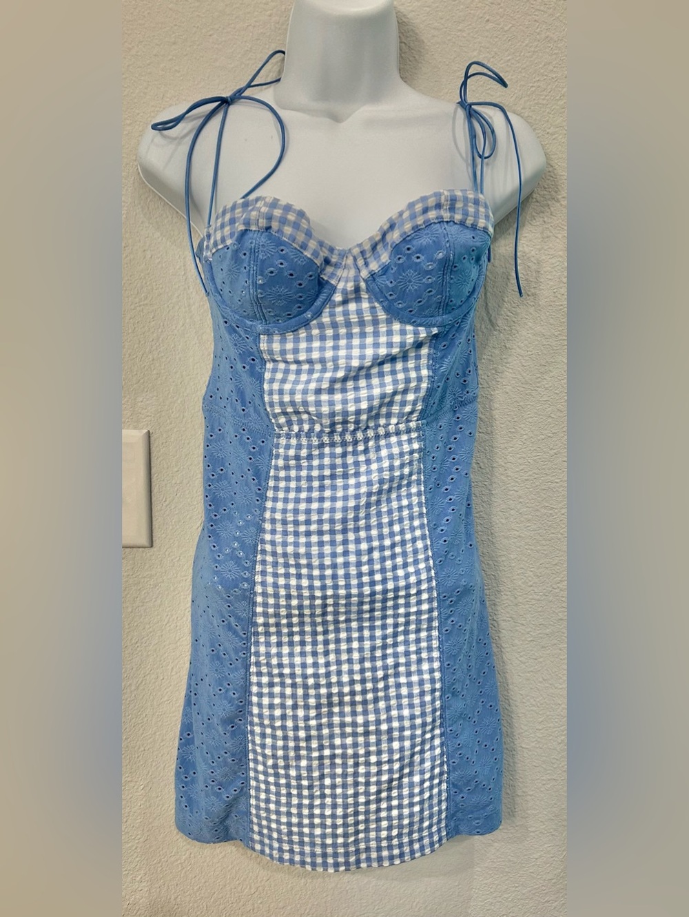 Urban Outfitters periwinkle gingham eyelet mini dress medium - Picture 3 of 8